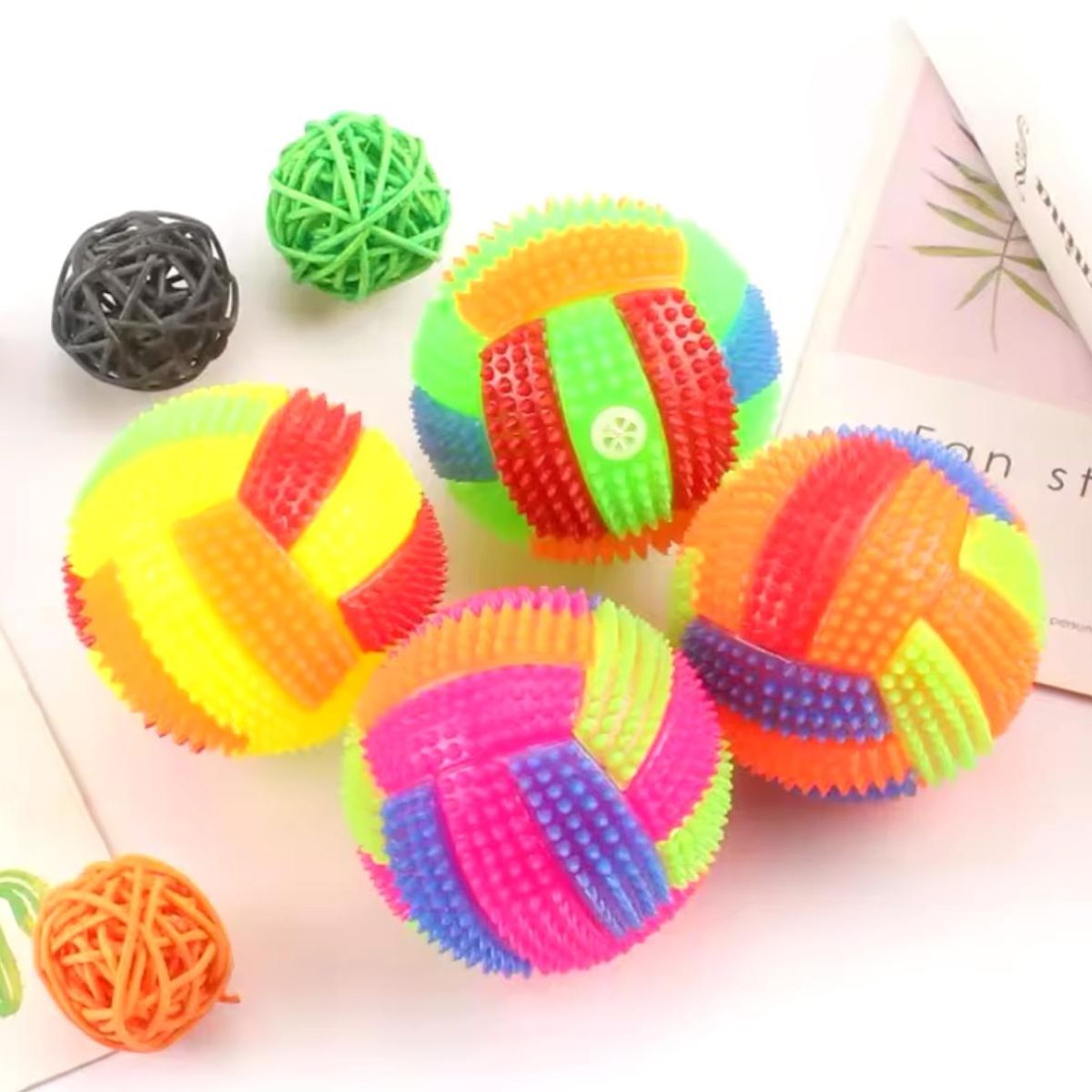 GENERICO - Pelota Elastica Con Sonido Y Luz Led Para Perros Y Gatos