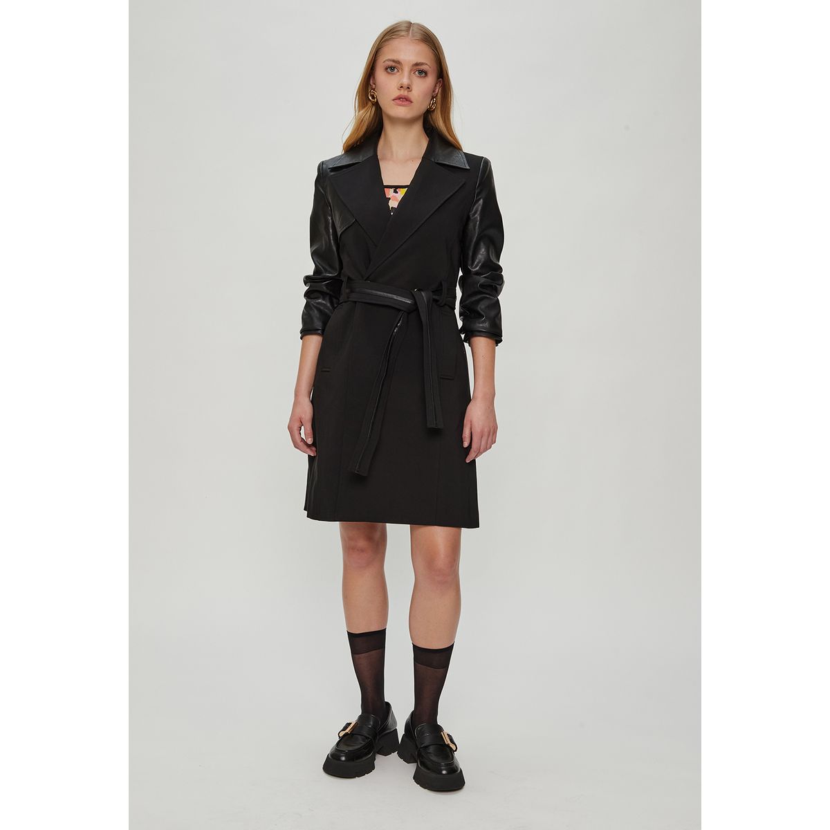 IO - Trench Negro Mujer Io