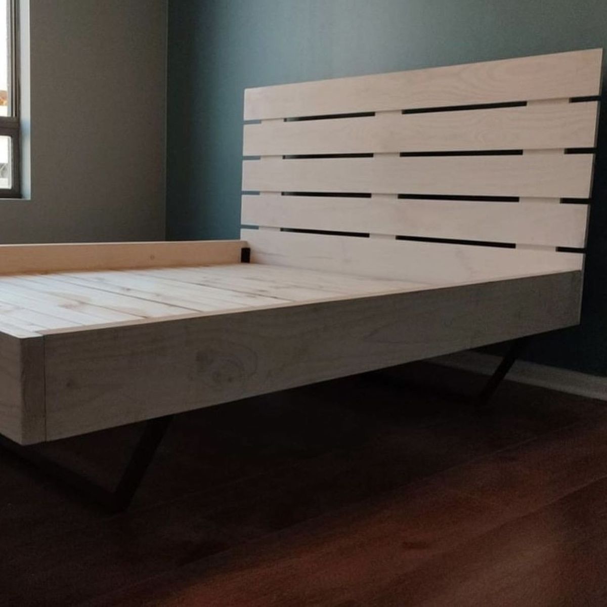 GENERICO - Cama Rëfël una plaza color albayalde