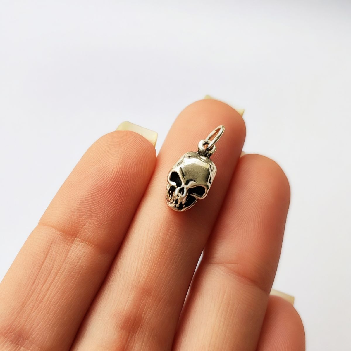 ANDREA COGGIOLA JOYAS - Colgante Cráneo Plata Fina 925