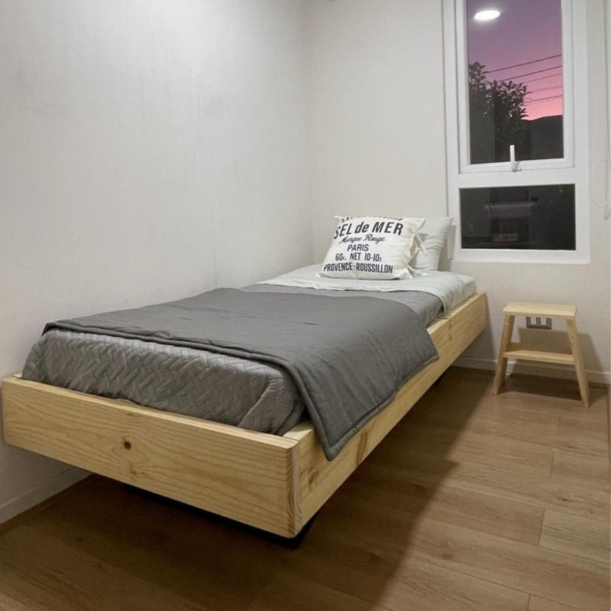 GENERICO - Cama Rëfël plaza y media color natural