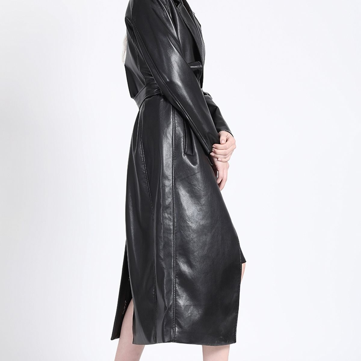 LIOLA - Abrigo Largo Efecto Cuero, Negro Liola