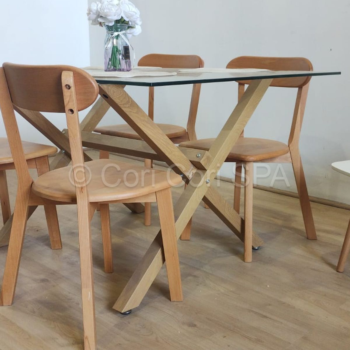 CORI CORI - Comedor Medlock Vidrio 120x80cm + 4 Sillas Fresno