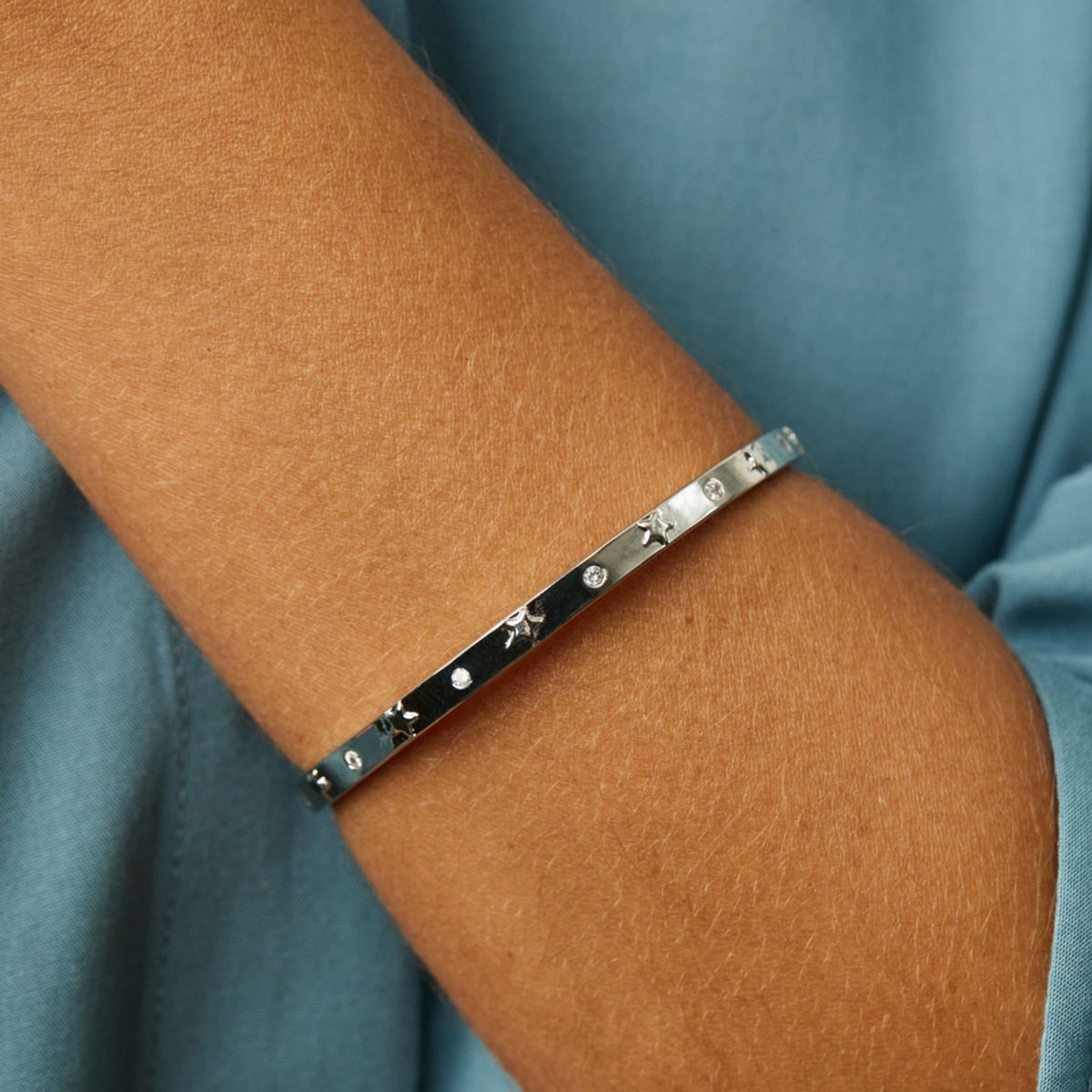 BOAZ JOYAS - Esclava Bruna bañada en oro blanco