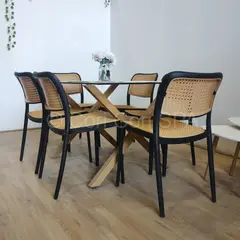 GENERICO - Comedor Medlock Vidrio 140x90 + 6 sillas Delta Negro