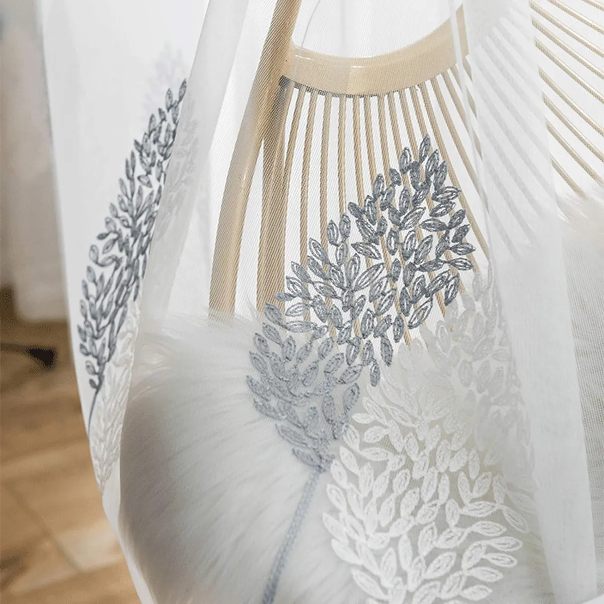 DIANA - visillo translucido bordado hojas grises 140x230 2 paño con argolla