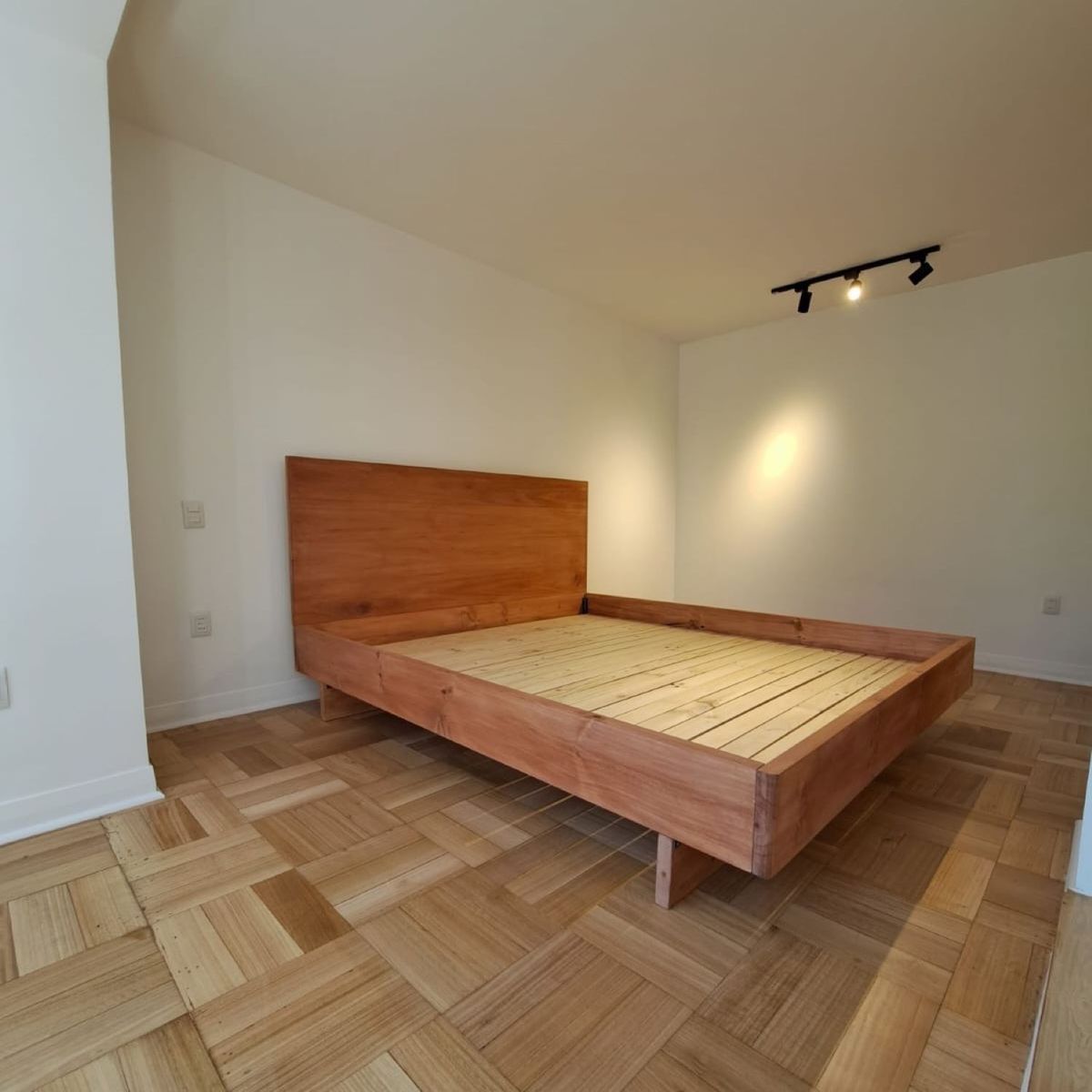 GENERICO - Cama Omi color miel de una plaza