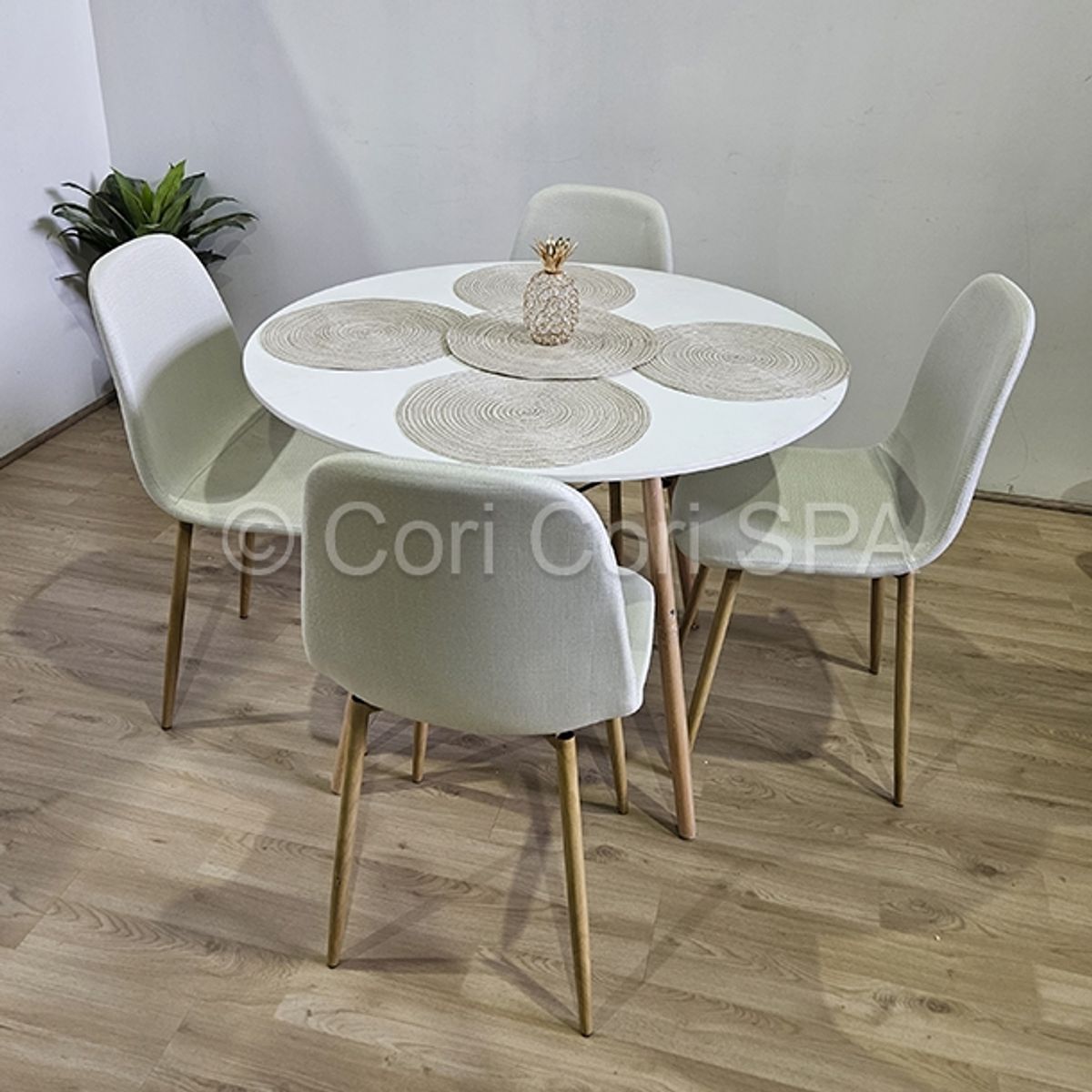 CORI CORI - Comedor Mesa Eames Blanca 100cms + 4 Sillas Scoop Beige
