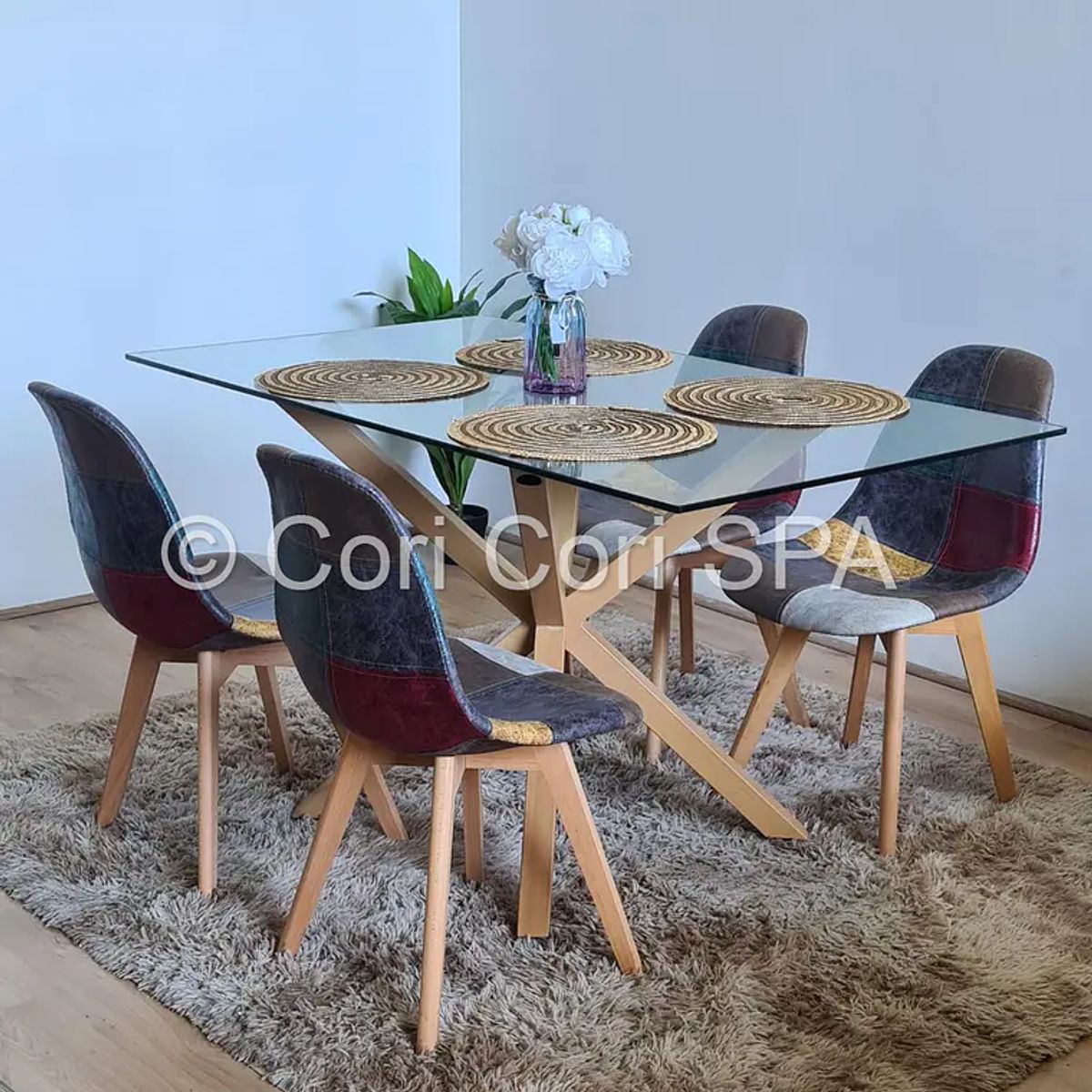 CORI CORI - Comedor Medlock Vidrio 140x90 + 4 Sillas Patchwork Ecocuero