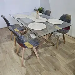 CORI CORI - Comedor Medlock Vidrio 140x90 + 4 Sillas Patchwork Ecocuero