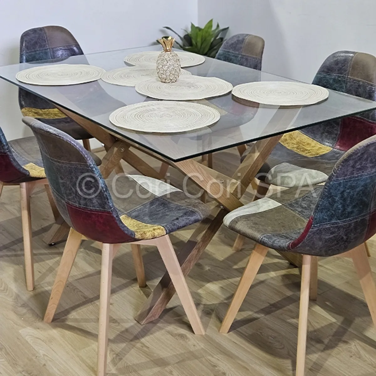 CORI CORI - Comedor Medlock Vidrio 140x90 + 6 Sillas Patchwork Ecocuero