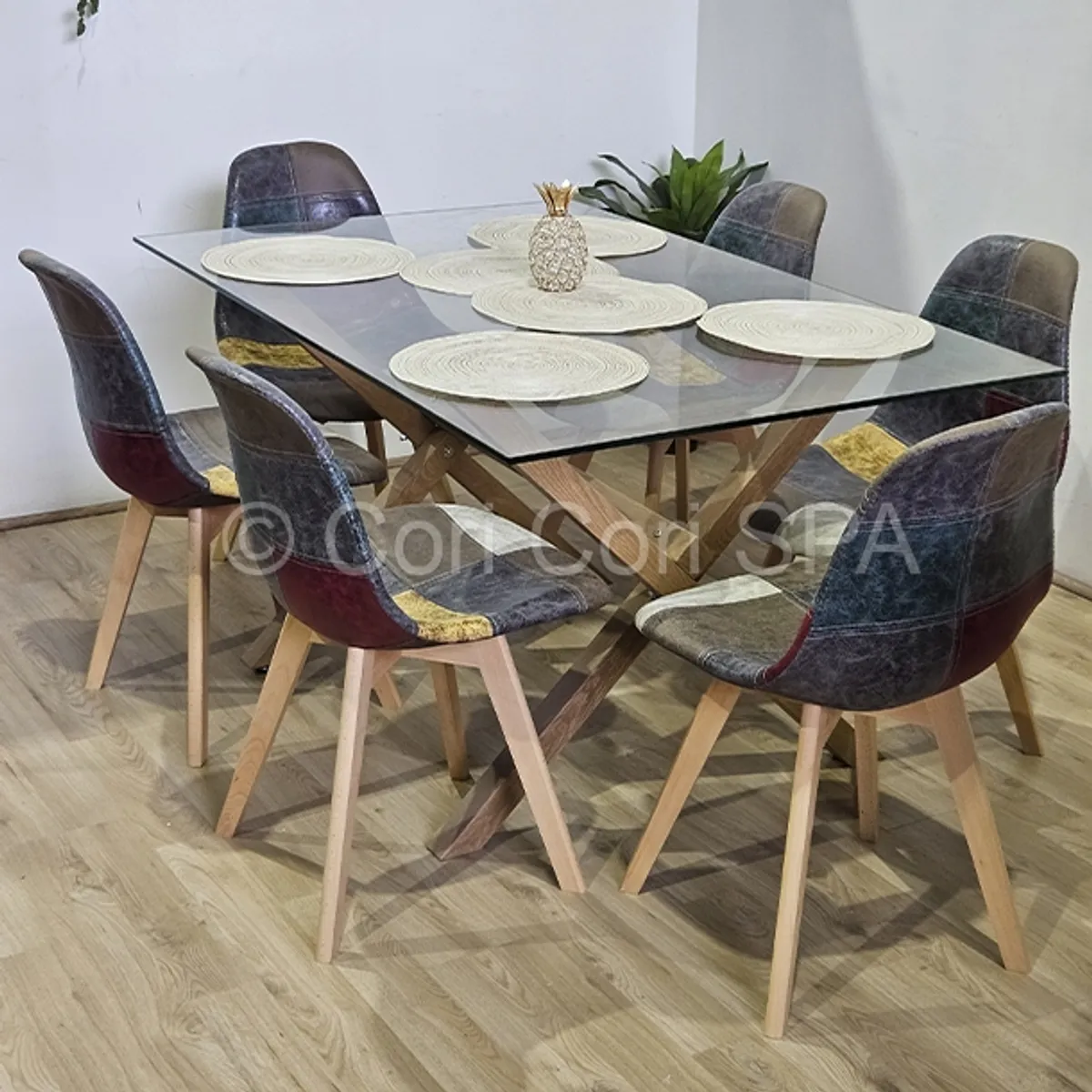 CORI CORI - Comedor Medlock Vidrio 140x90 + 6 Sillas Patchwork Ecocuero