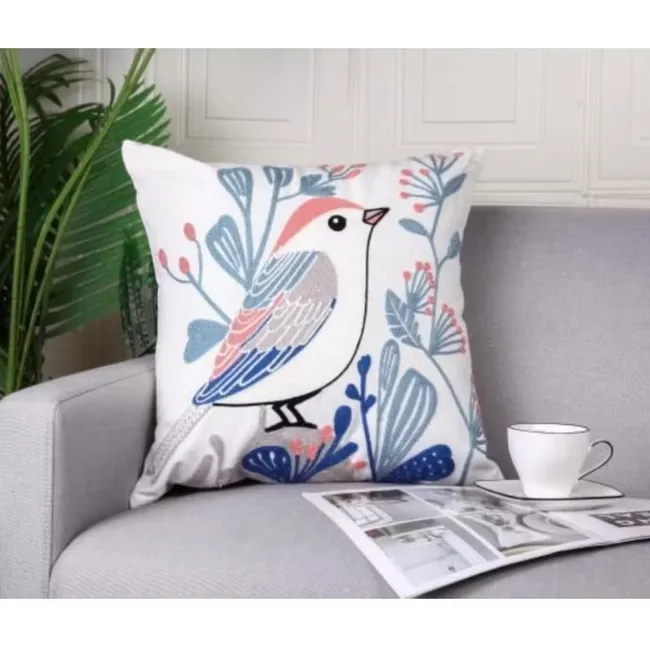 COMPRAPO - Cojín Bordado con Relleno Modelo Pajarito 45x45 cm