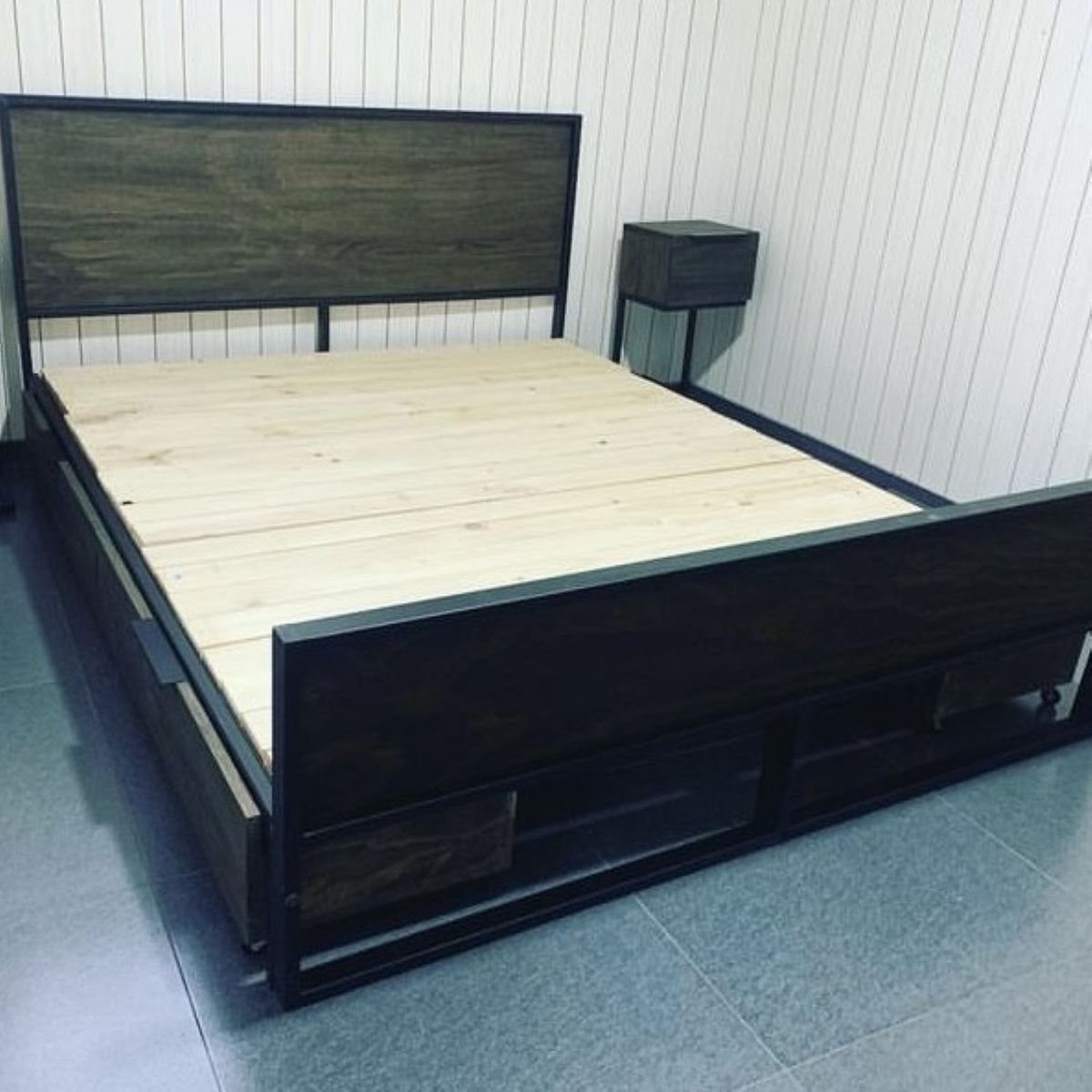 GENERICO - Cama Ita color carbonizado tamaño king