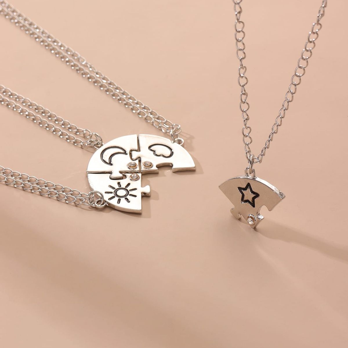 VATYERTY - Collar con corazón & con diseño de letra PLATA