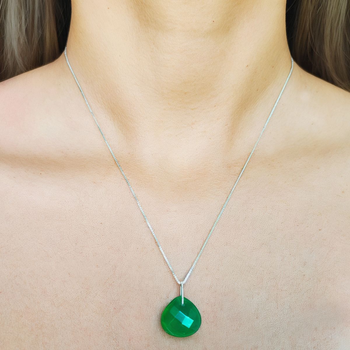 COGGIOLA - Collar Gota Ónix Verde Facetado Plata Fina 925