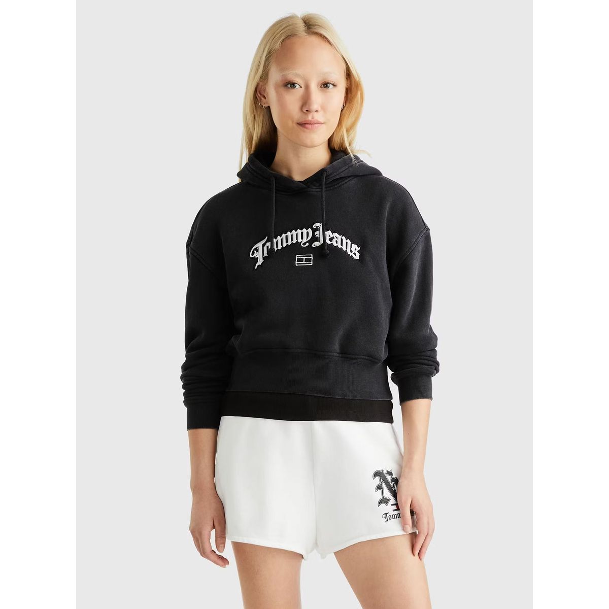 TOMMY HILFIGER - Polerón Hoodie Cropped Grunge Logo Negro Tommy Hilfiger