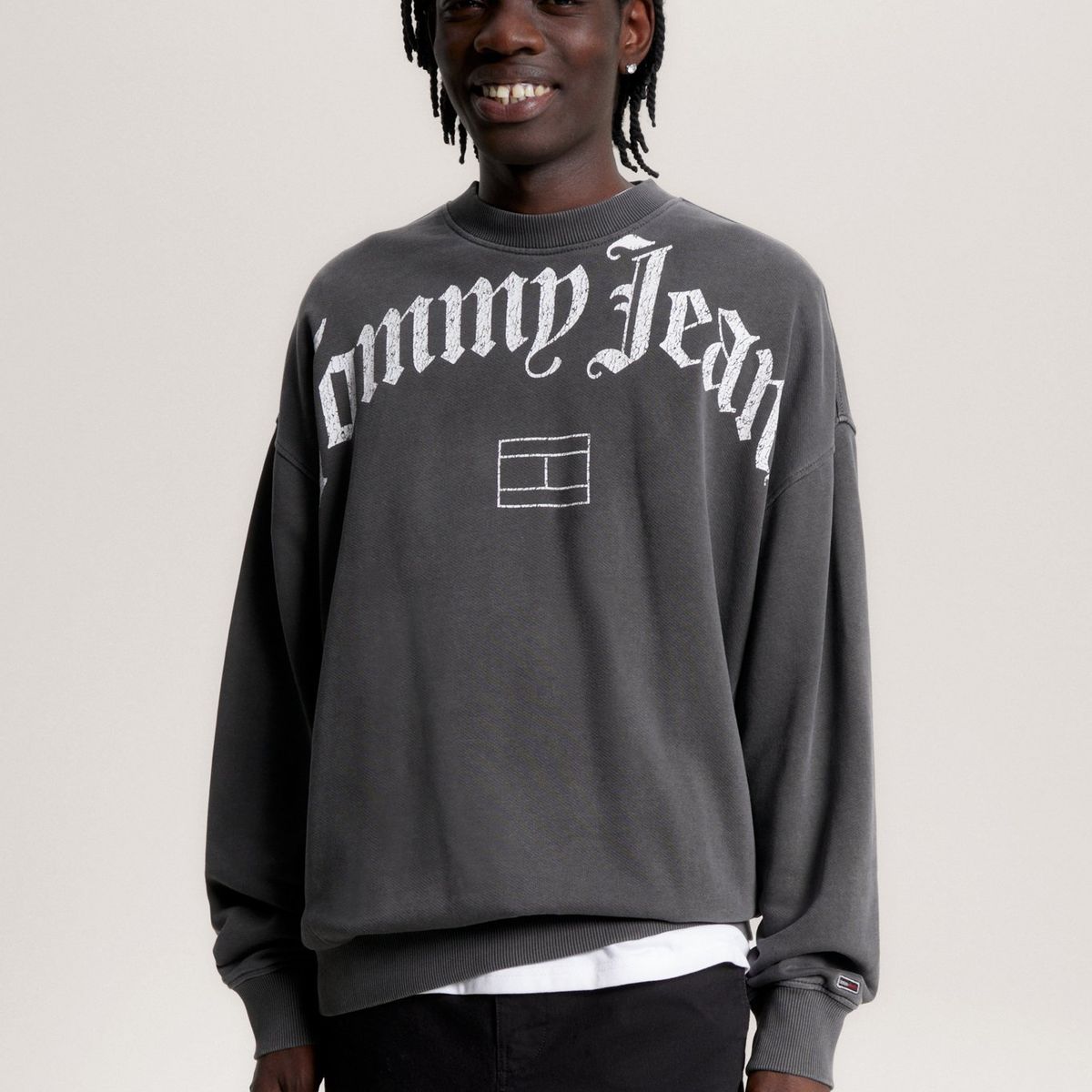 TOMMY HILFIGER - Polerón Grunge Con Logo Negro Tommy Hilfiger