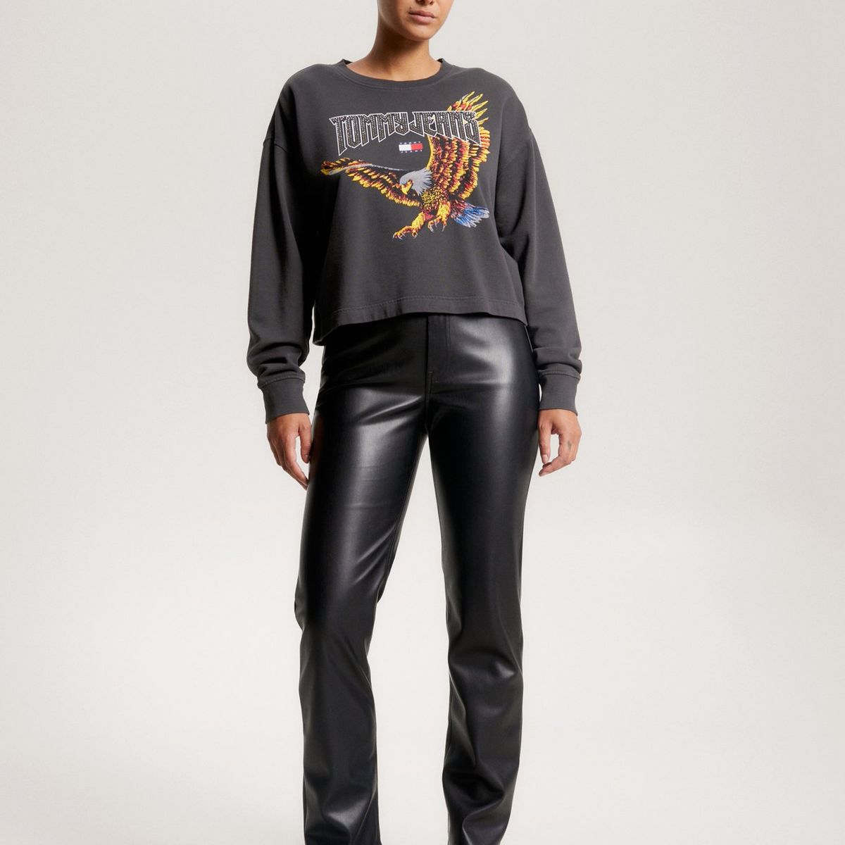 TOMMY HILFIGER - Polerón Cropped Y Print De Águila Negro Tommy Hilfiger