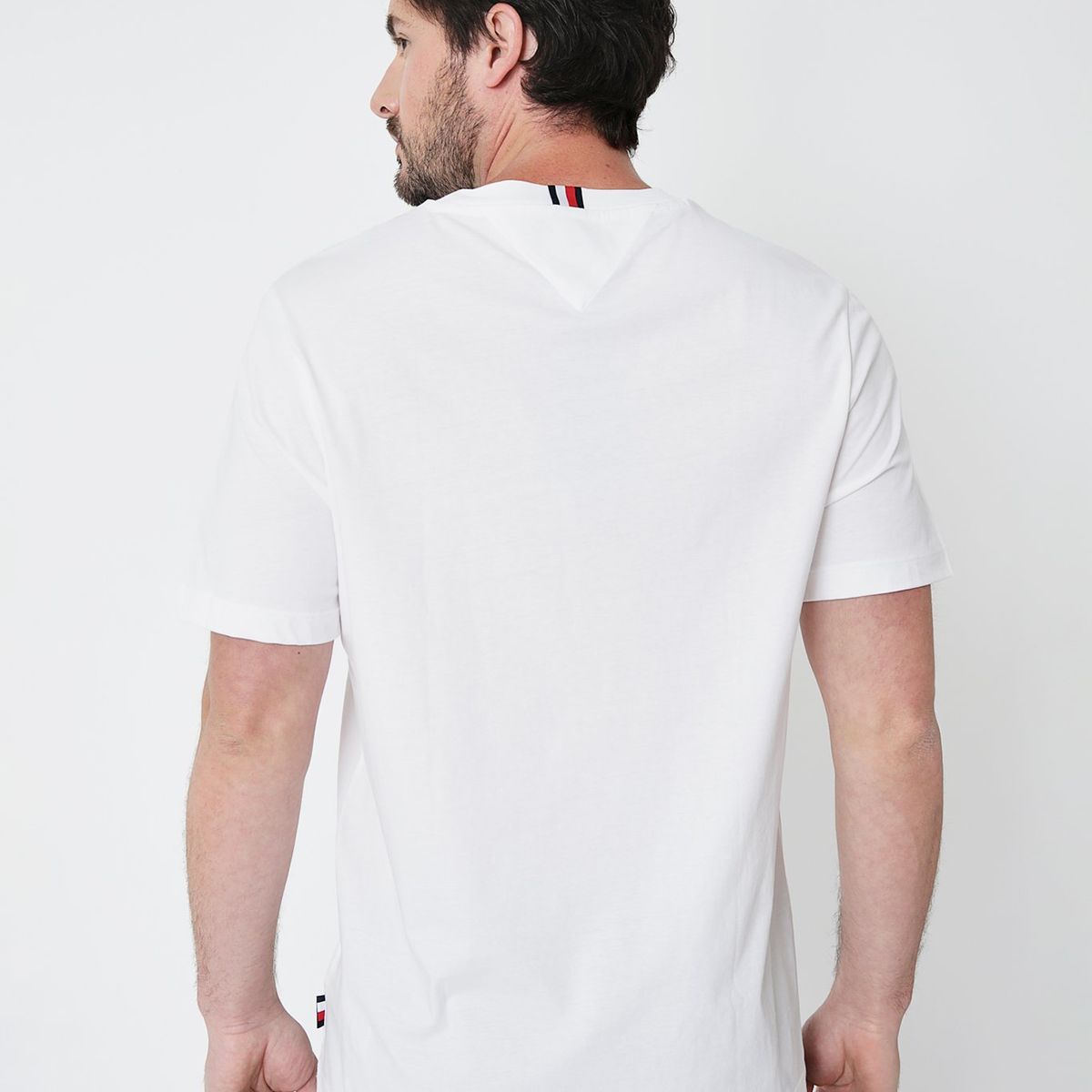 TOMMY HILFIGER - Polera Modern Graphic Logo Blanco Tommy Hilfiger