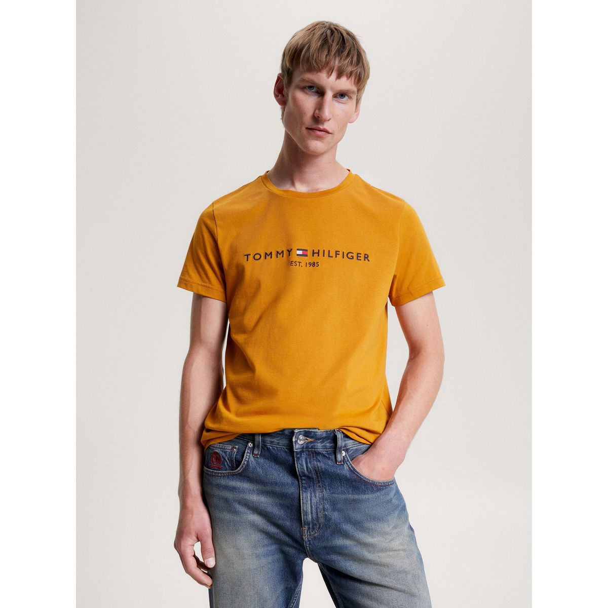 TOMMY HILFIGER - Polera Organic Cotton Con Logo Slim Fit Amarillo Tommy Hilfiger