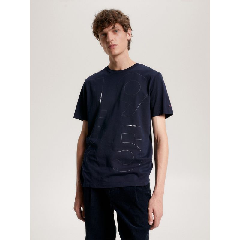 TOMMY HILFIGER - Polera Modern Graphic Logo Azul Tommy Hilfiger