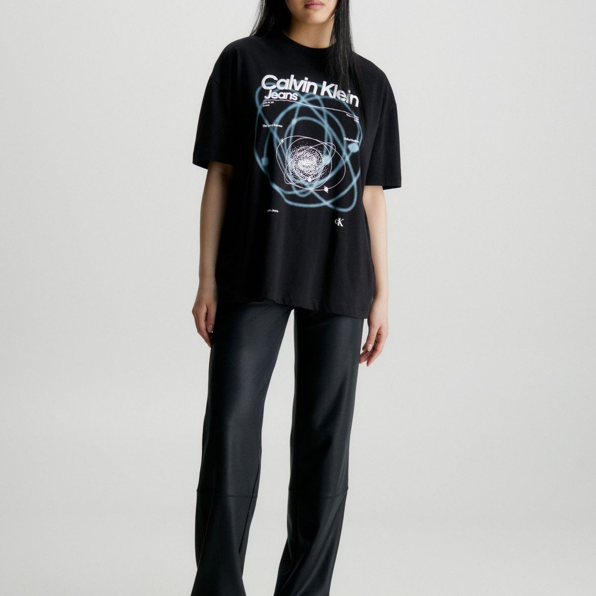 CALVIN KLEIN - Polera Galaxy Oversized Negro Calvin Klein