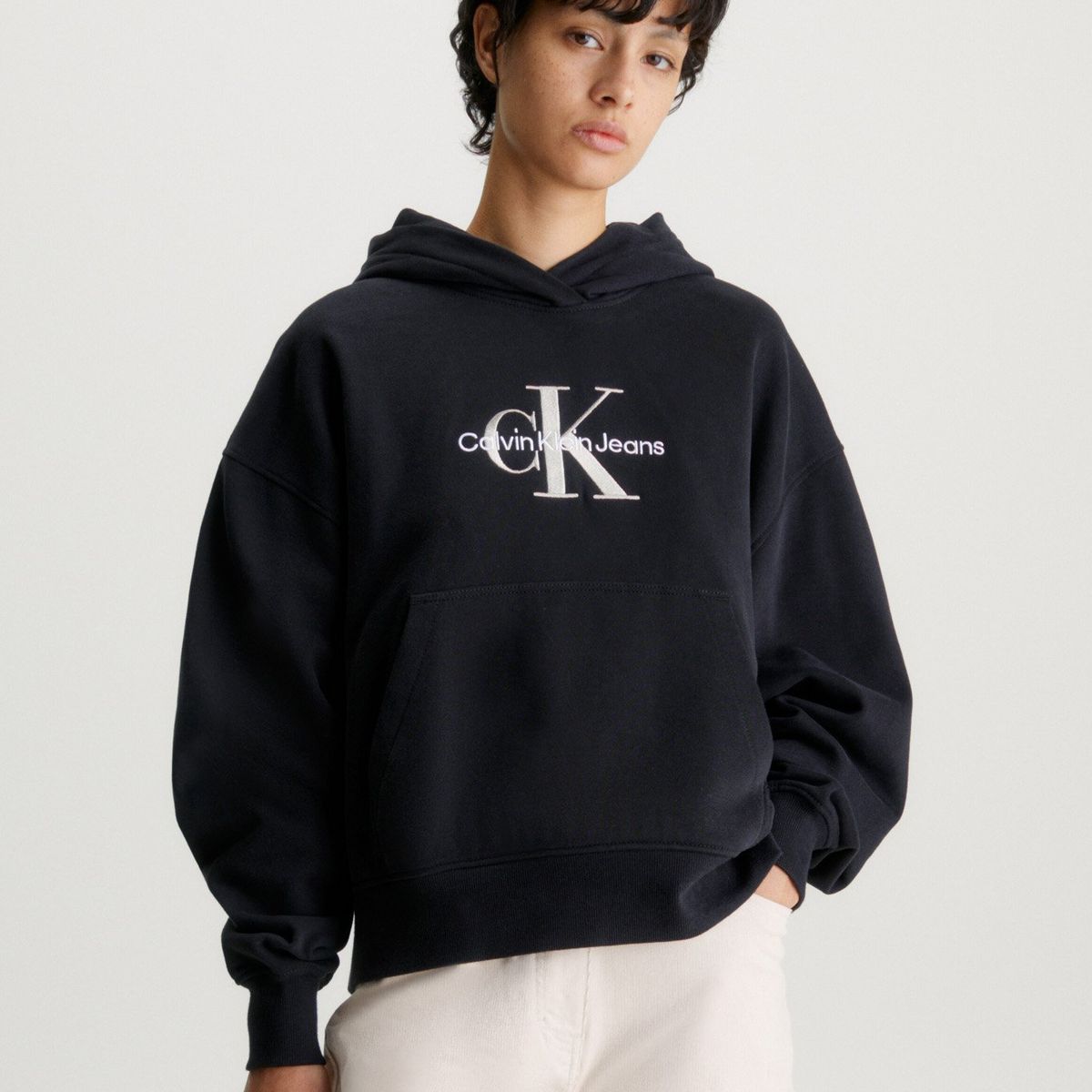 CALVIN KLEIN - Polerón con Gorro Premium Monologo Negro Calvin Klein