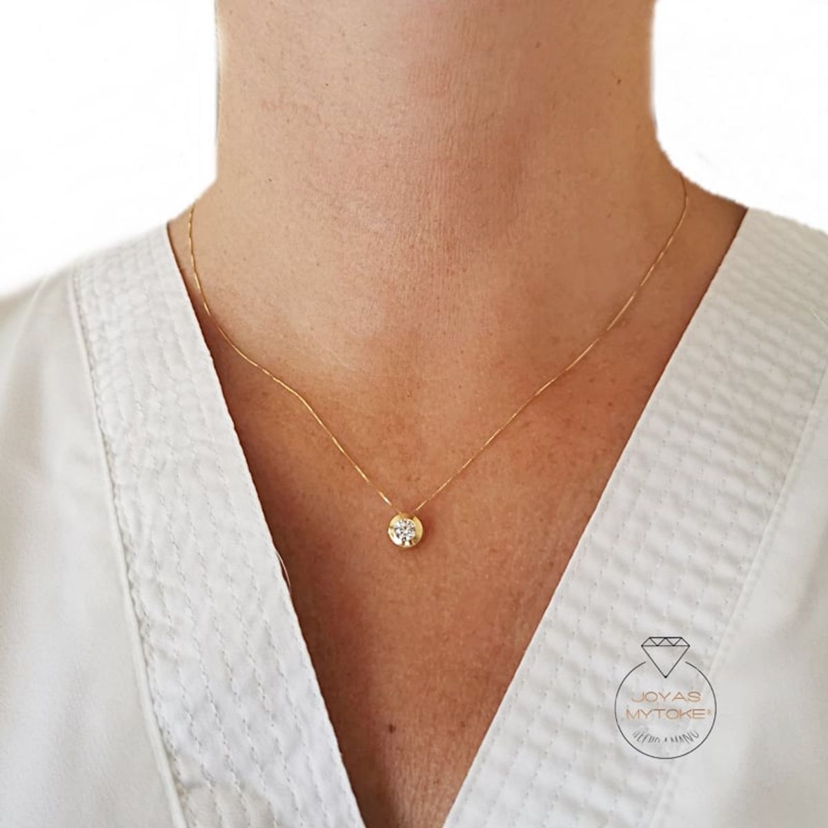 JOYAS MYTOKE - Collar Punto De Luz Oro Italiano Amarillo 750 18 Kilates Delicado