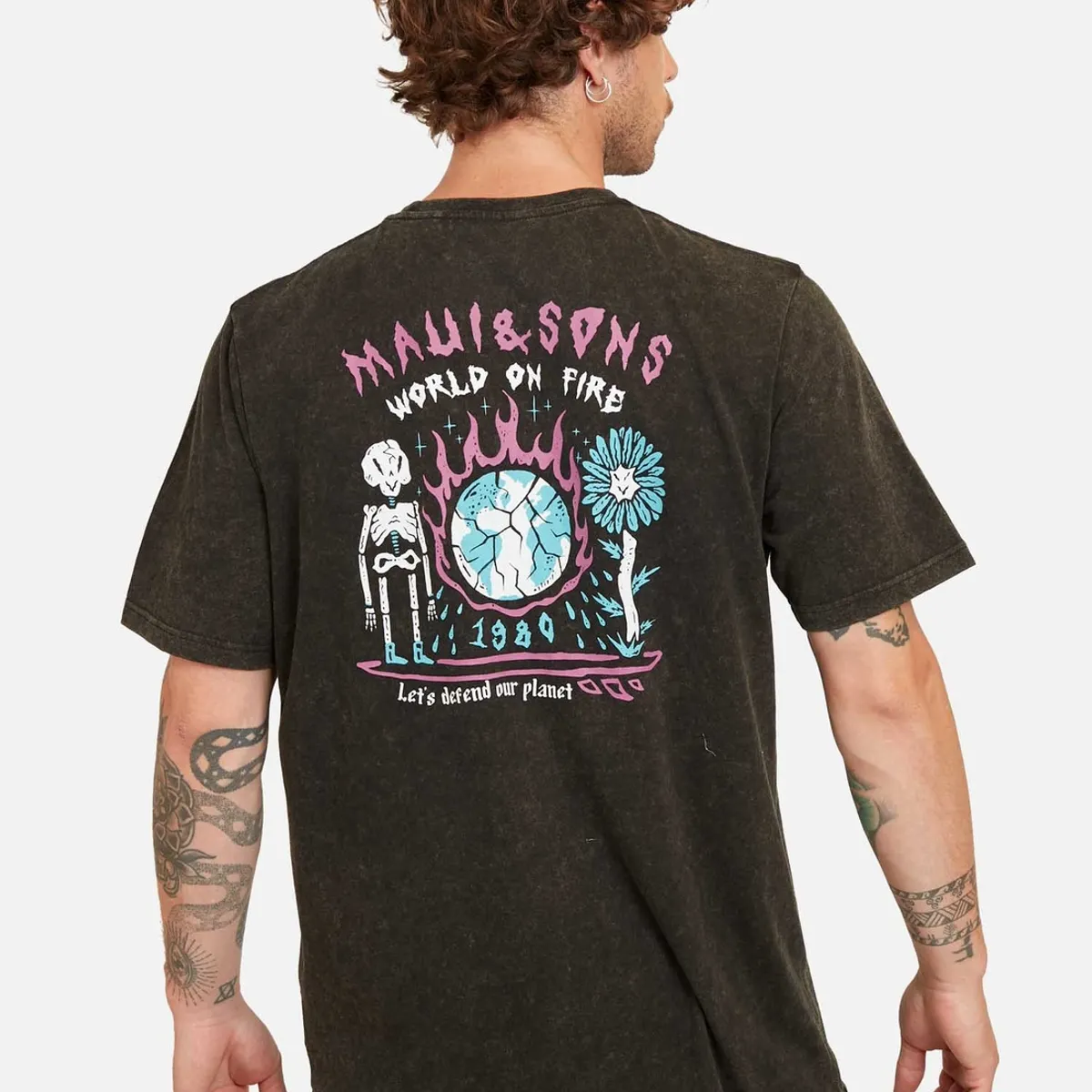 MAUI AND SONS - Polera World On Fire Ss Teed Negro Hombre Maui And Sons