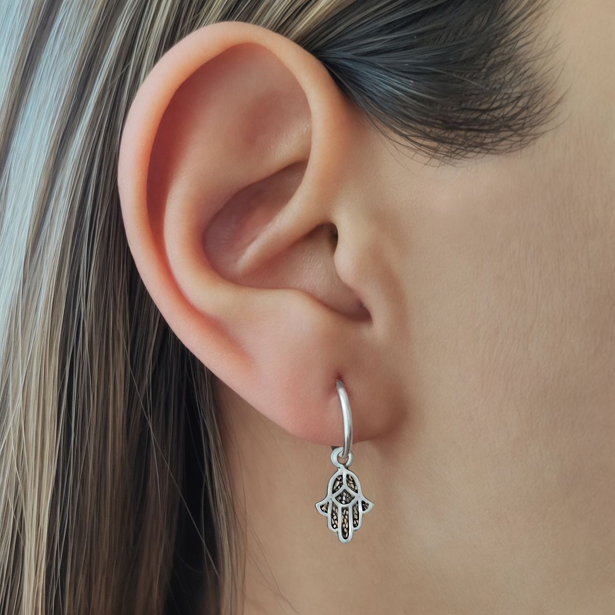 ANDREA COGGIOLA JOYAS - Aros Argolla Mano Hamsa Plata Fina 925