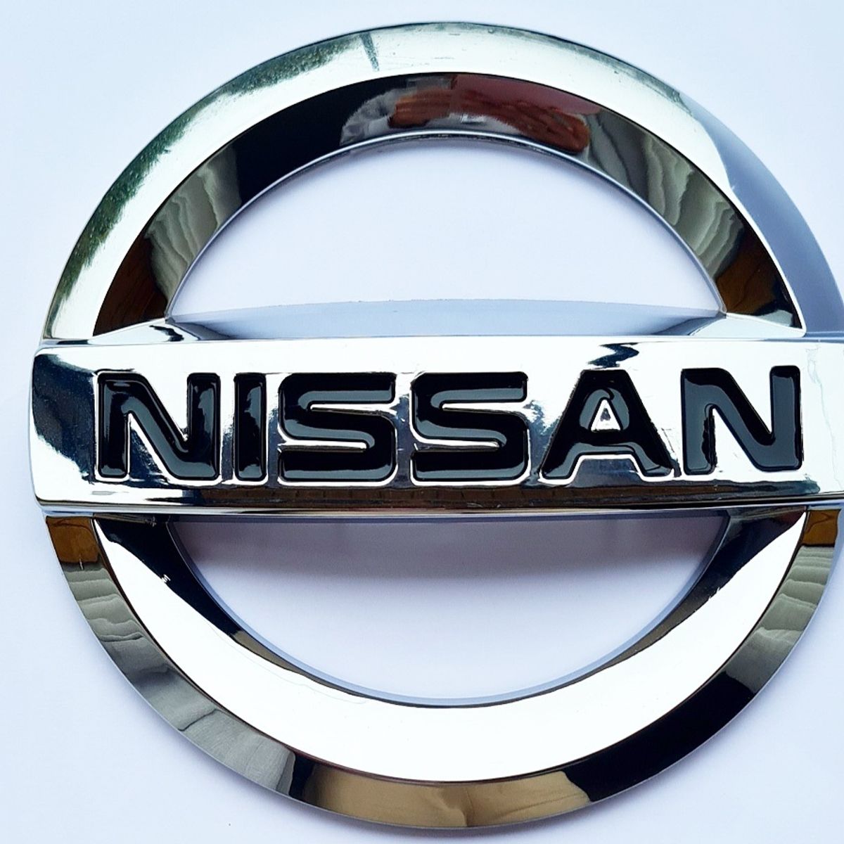 GENERICO - Emblema Nissan 13.1 alto x  15.3 ancho