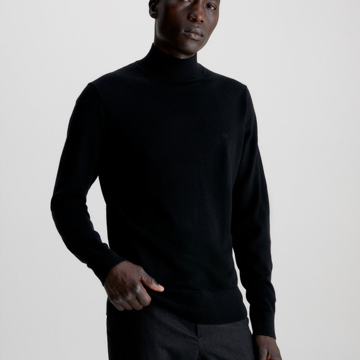 CALVIN KLEIN - Sweater Cuello Alto Merino Mock Negro Calvin Klein