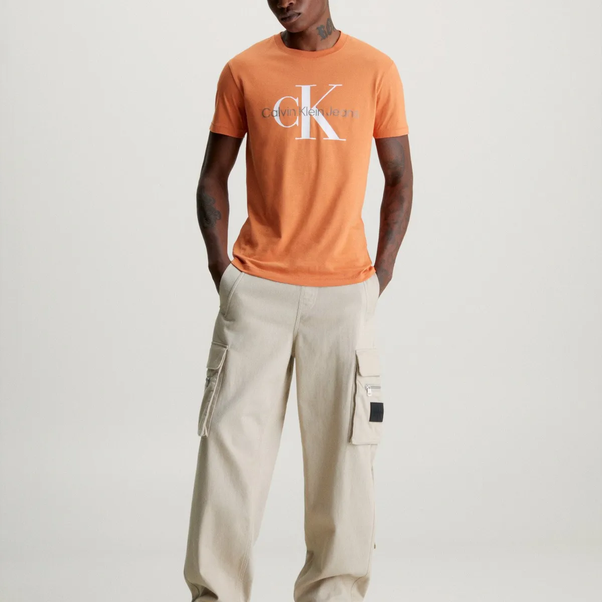 CALVIN KLEIN - Polera Seasonal Monologo Naranja Calvin Klein