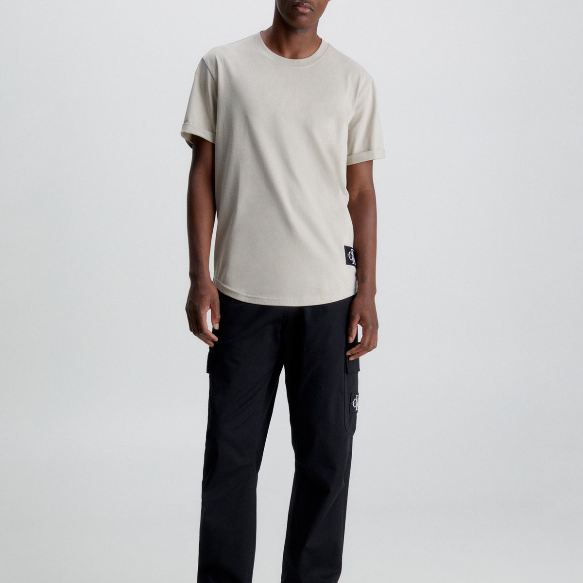 CALVIN KLEIN - Polera Badge Turn Up Beige Calvin Klein