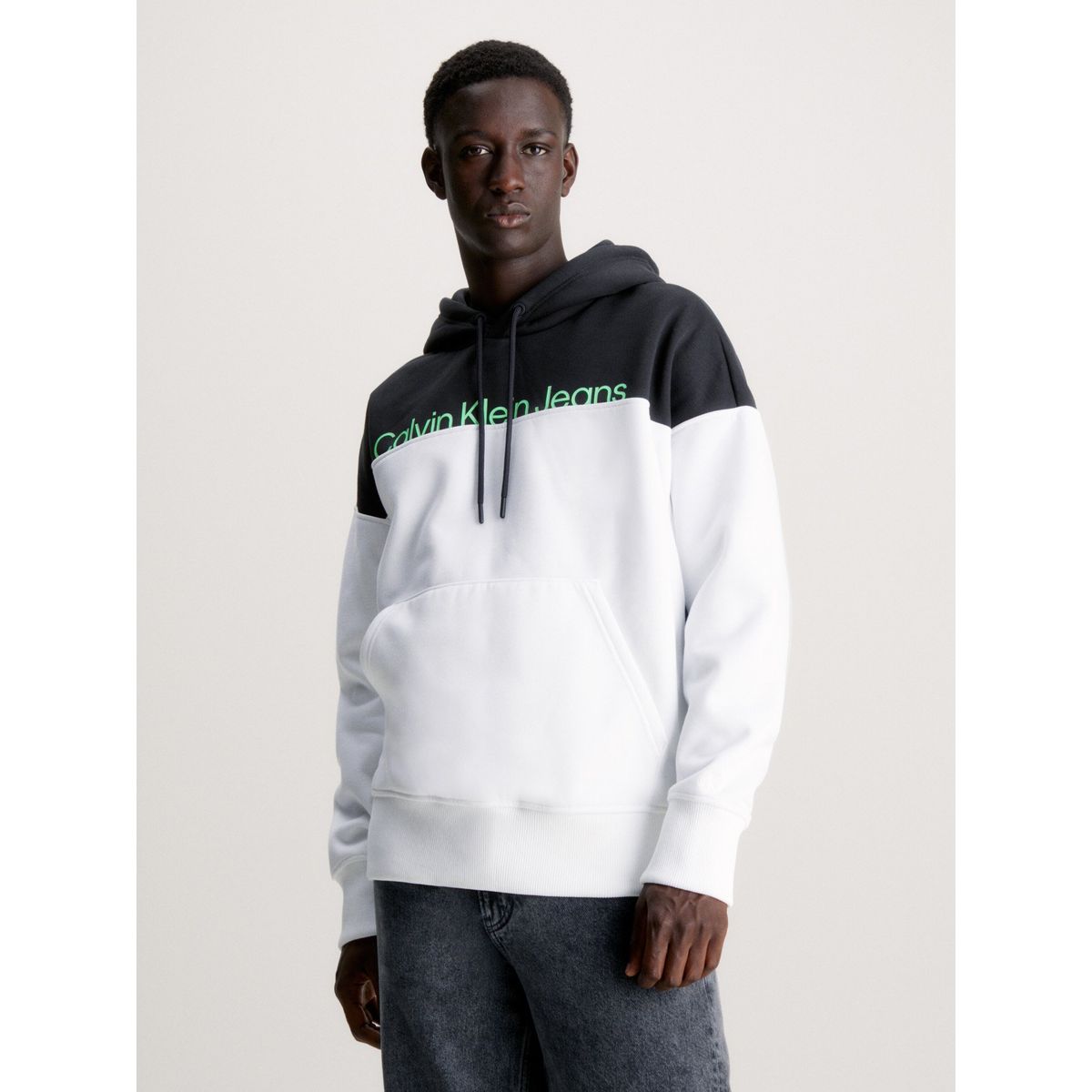 CALVIN KLEIN - Polerón con Gorro Institutional Colorblock Blanco Calvin Klein