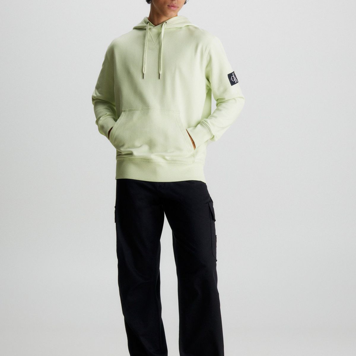 CALVIN KLEIN - Polerón con Gorro Badge Verde Calvin Klein