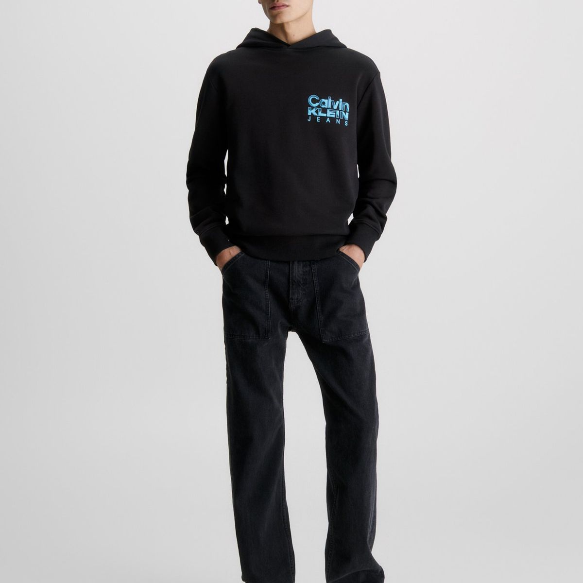 CALVIN KLEIN - Polerón con Gorro Bold Institucional Negro Calvin Klein