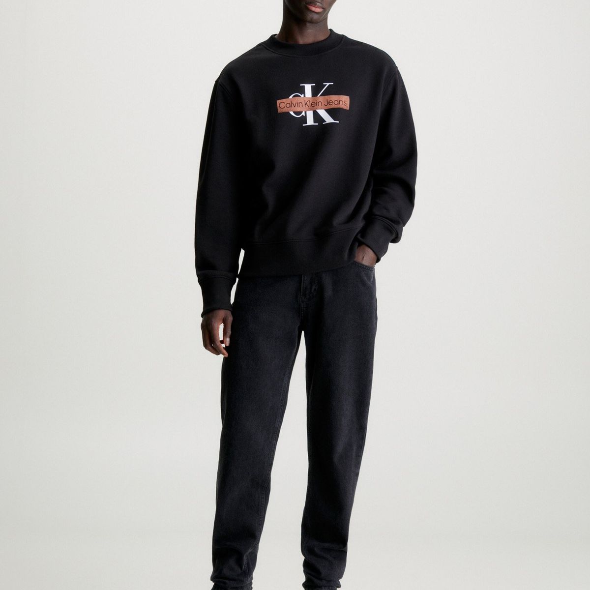 CALVIN KLEIN - Polerón Monologo Stencil Negro Calvin Klein