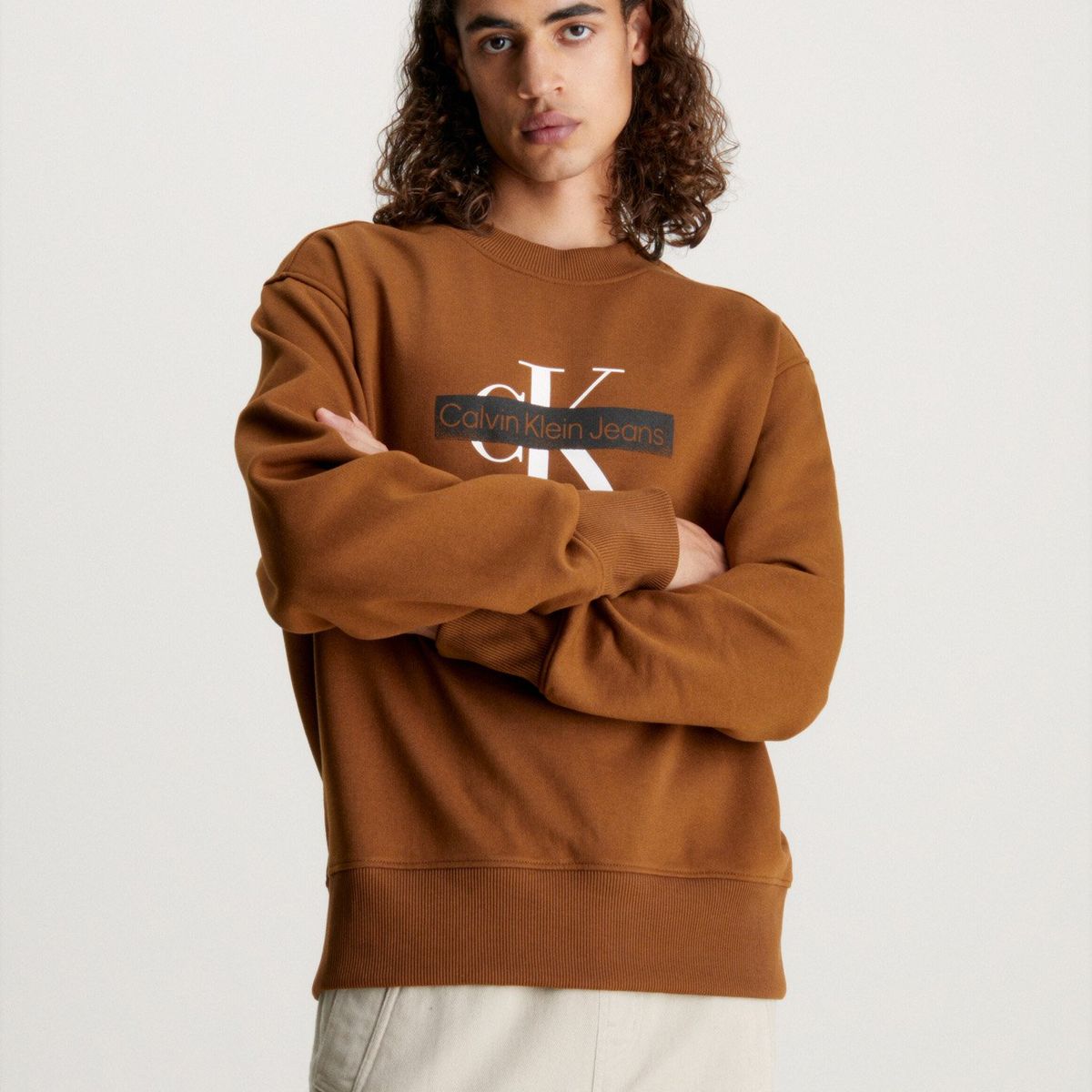 CALVIN KLEIN - Polerón Monologo Stencil Café Calvin Klein