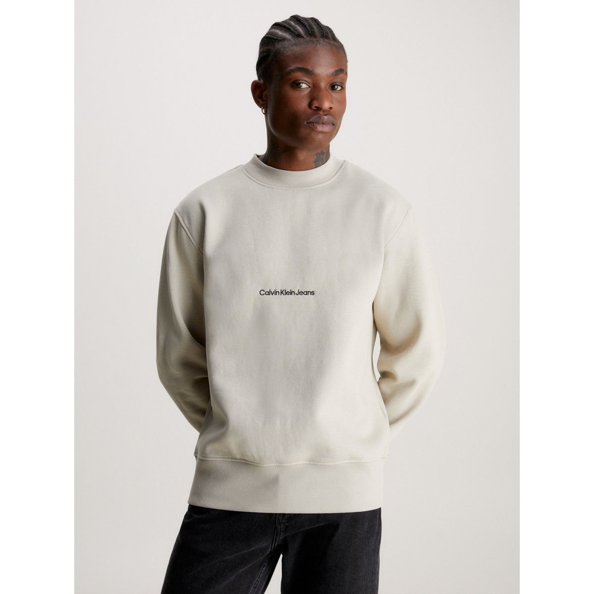 CALVIN KLEIN - Polerón Institutional Crew Neck Crema Calvin Klein