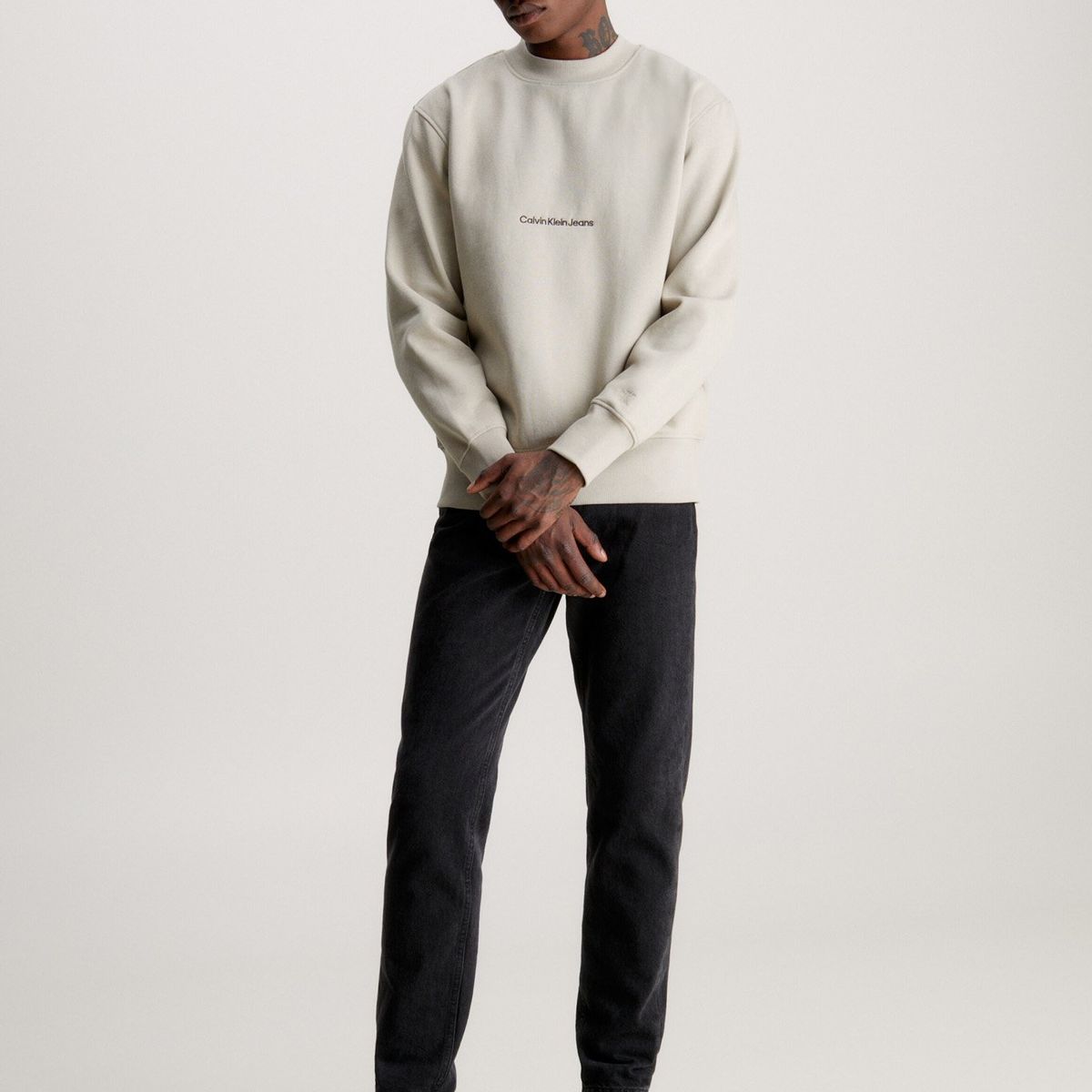 CALVIN KLEIN - Polerón Institutional Crew Neck Crema Calvin Klein