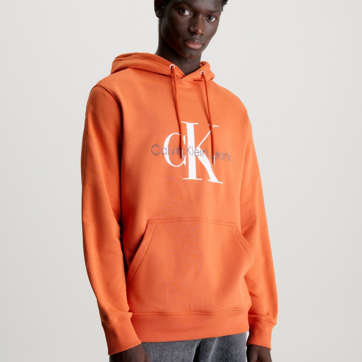 CALVIN KLEIN - Polerón con Gorro Seasonal Monologo Naranja Calvin Klein