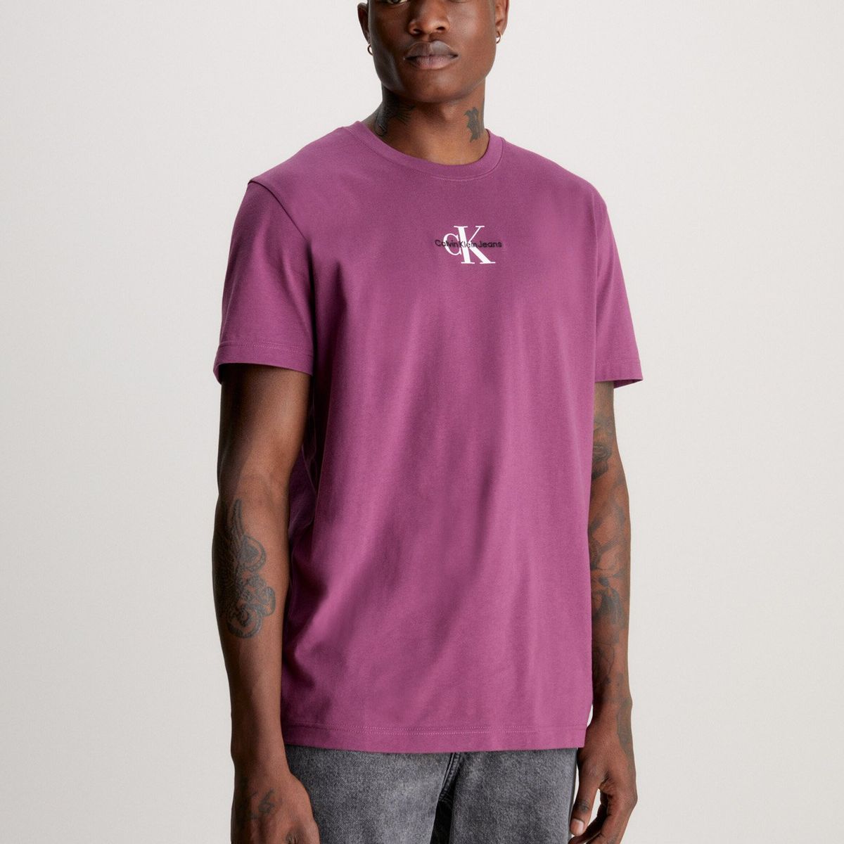 CALVIN KLEIN - Polera Monologo Regular Morado Calvin Klein