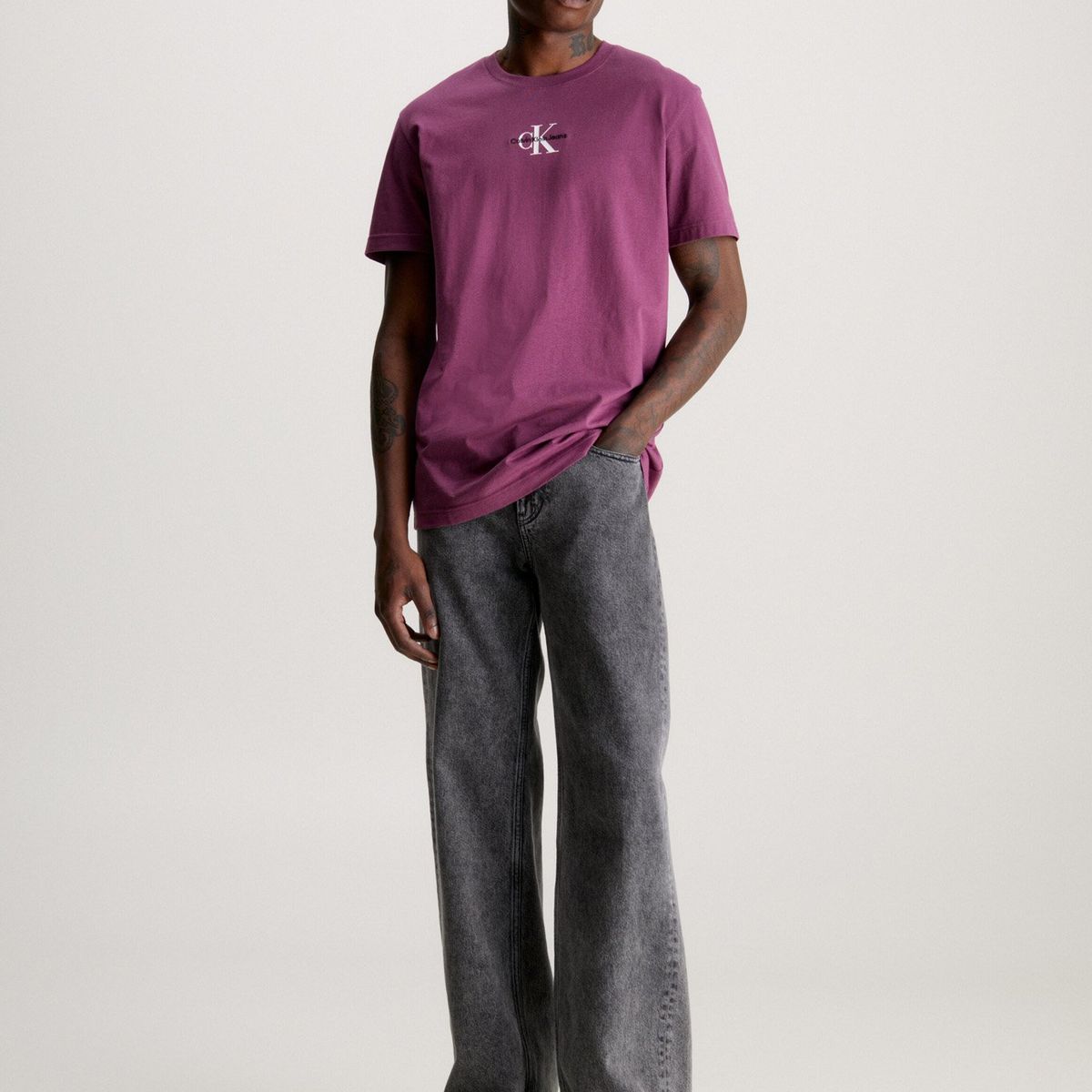 CALVIN KLEIN - Polera Monologo Regular Morado Calvin Klein