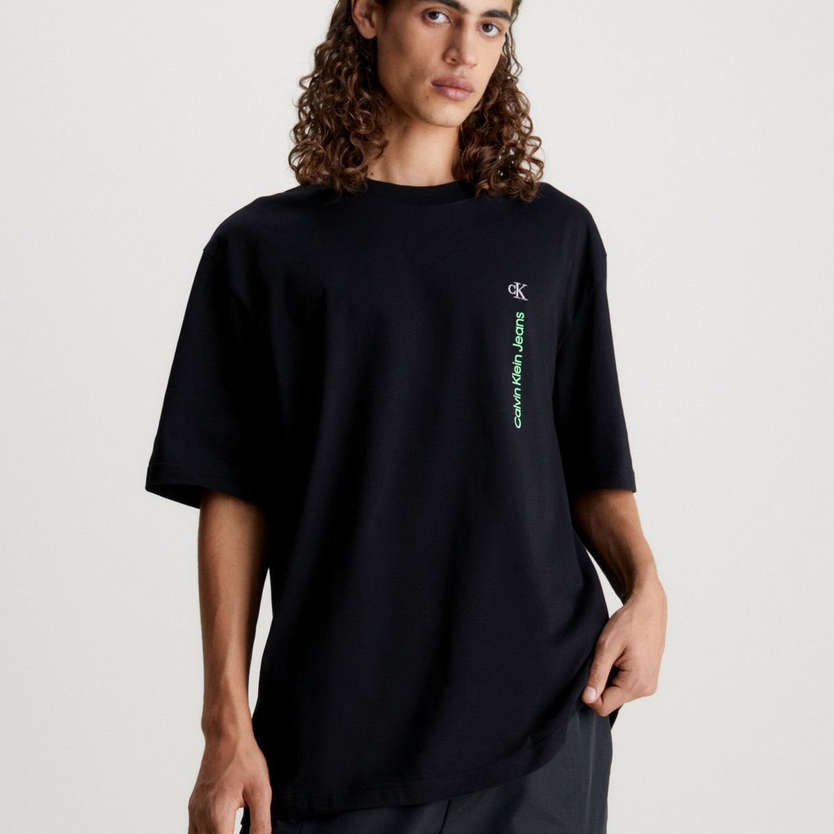 CALVIN KLEIN - Polera Vertical Institutional Negro Calvin Klein