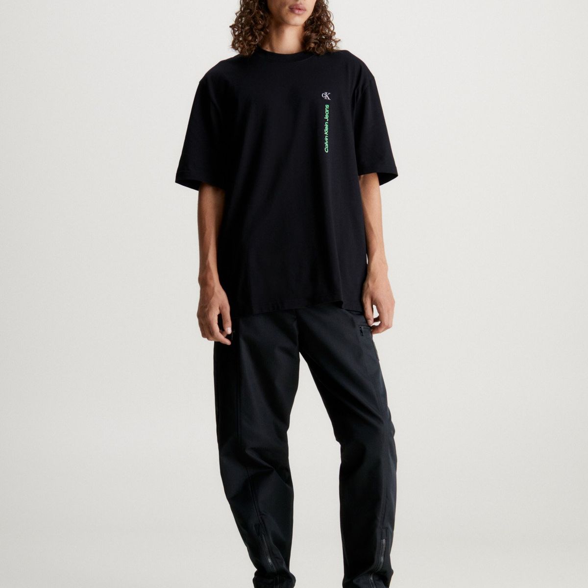 CALVIN KLEIN - Polera Vertical Institutional Negro Calvin Klein