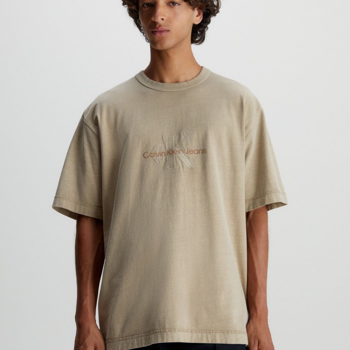 CALVIN KLEIN - Polera Mineral Dye Beige Calvin Klein