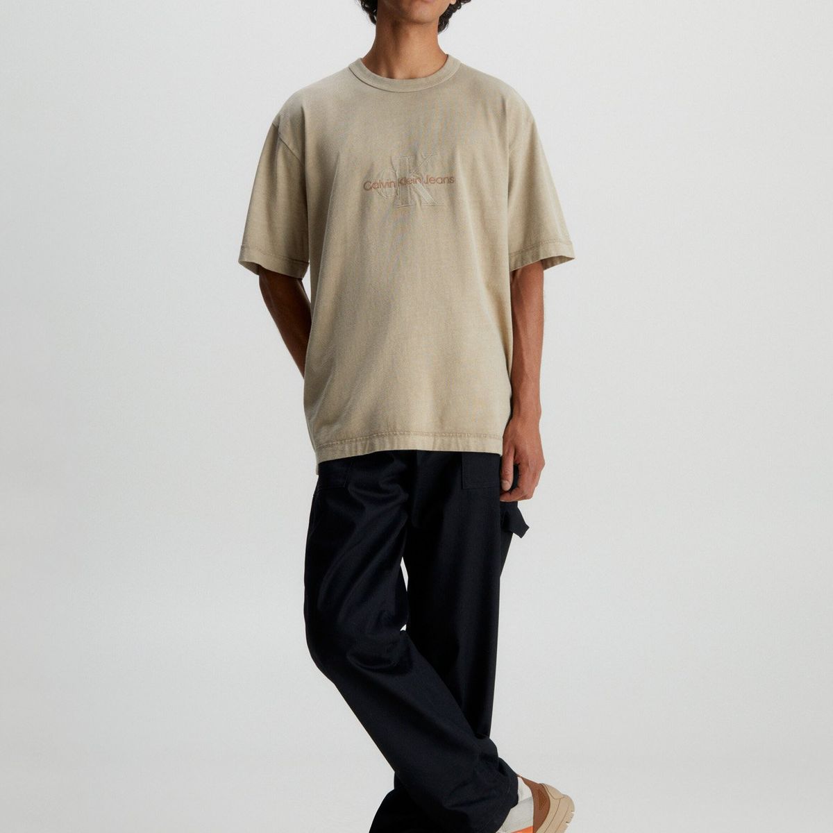 CALVIN KLEIN - Polera Mineral Dye Beige Calvin Klein