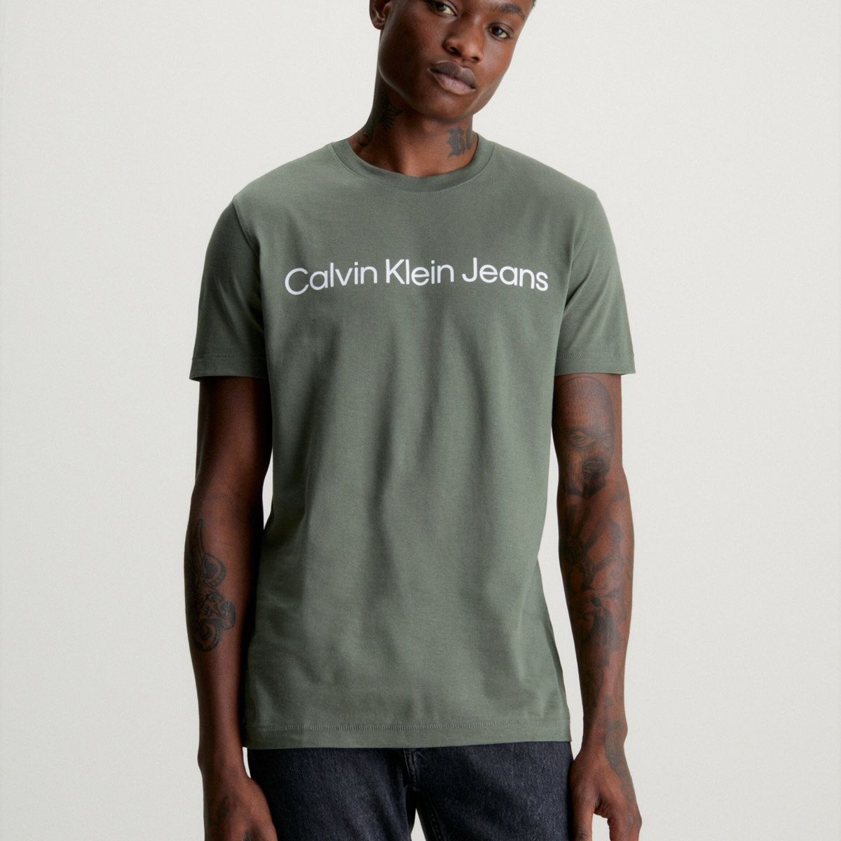 CALVIN KLEIN - Polera Institutional Logo Slim Verde Calvin Klein